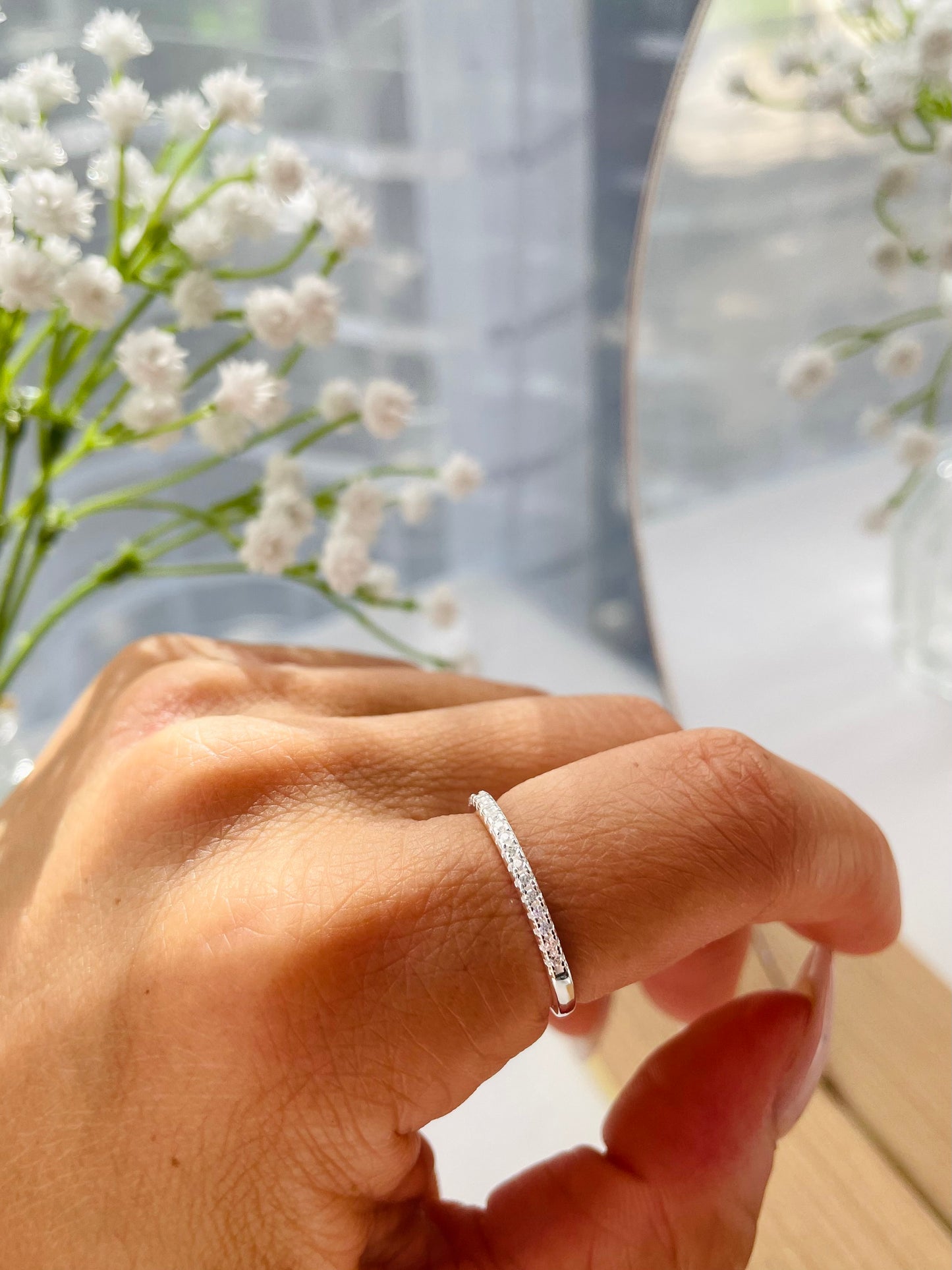 Anillo cintillo de circones