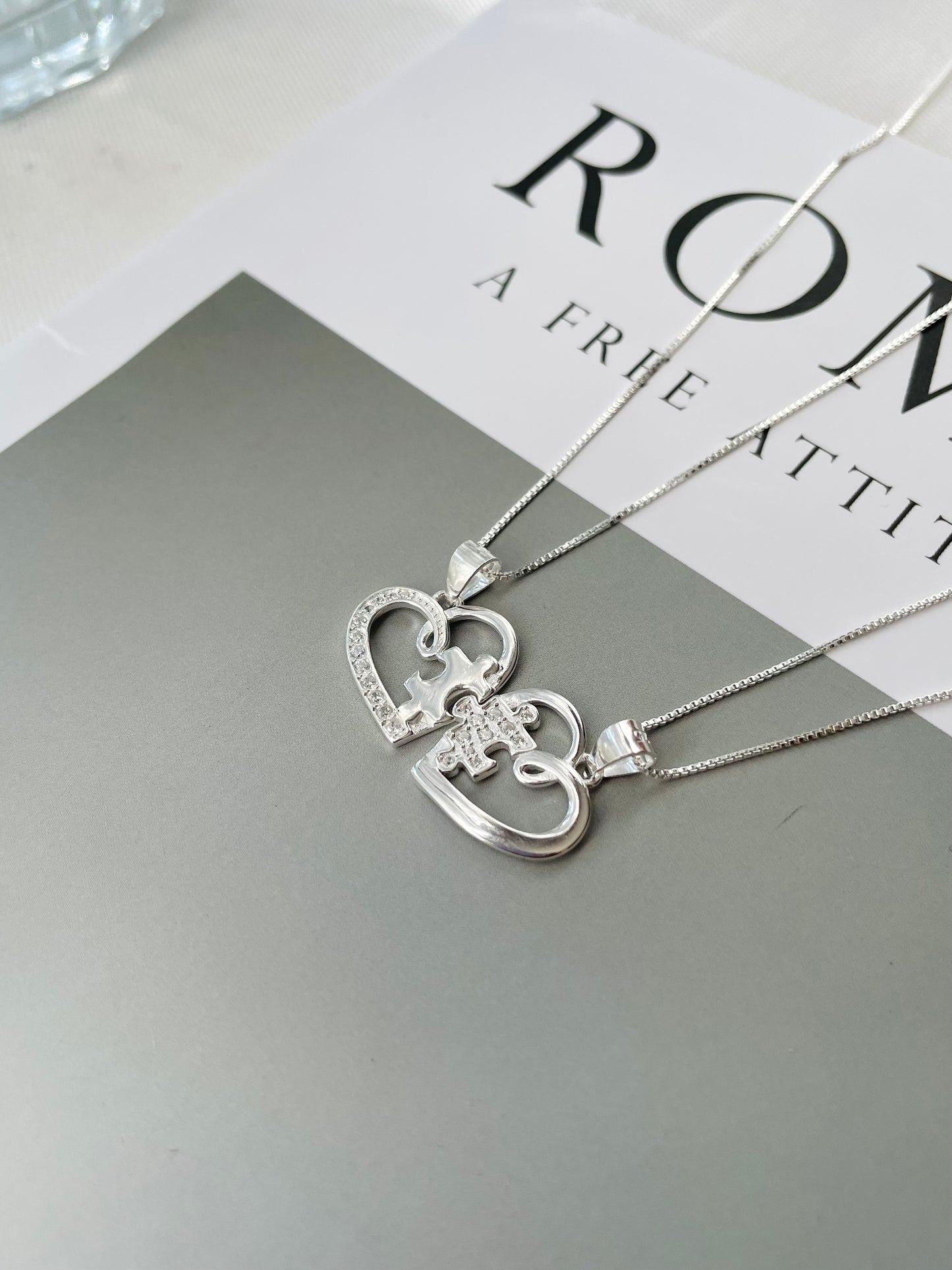 Collares de corazones unidos