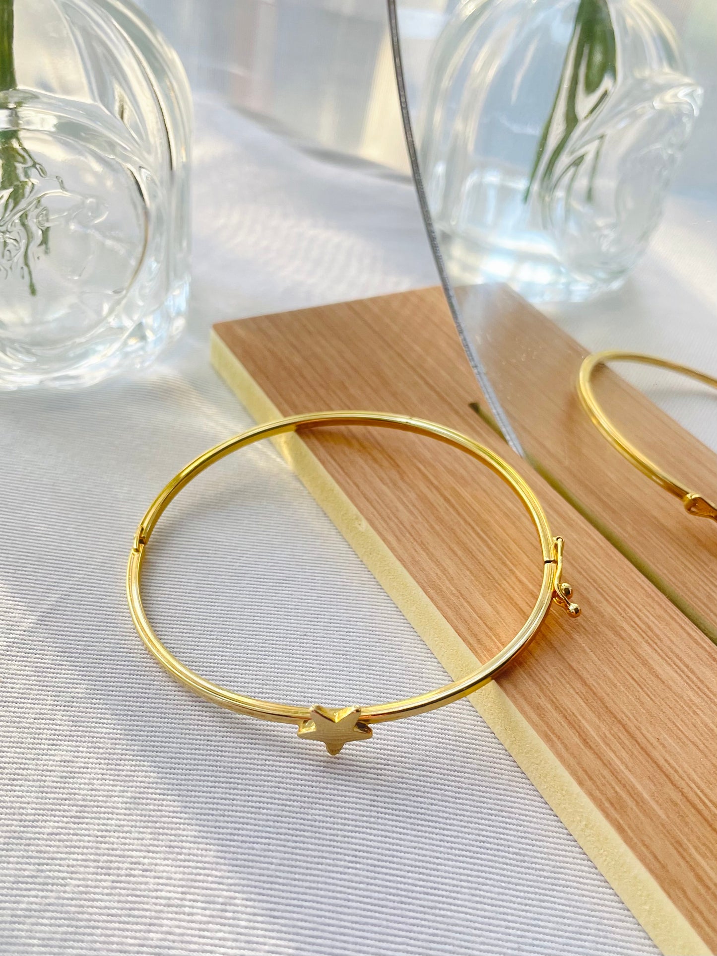Pulsera estrella rígida