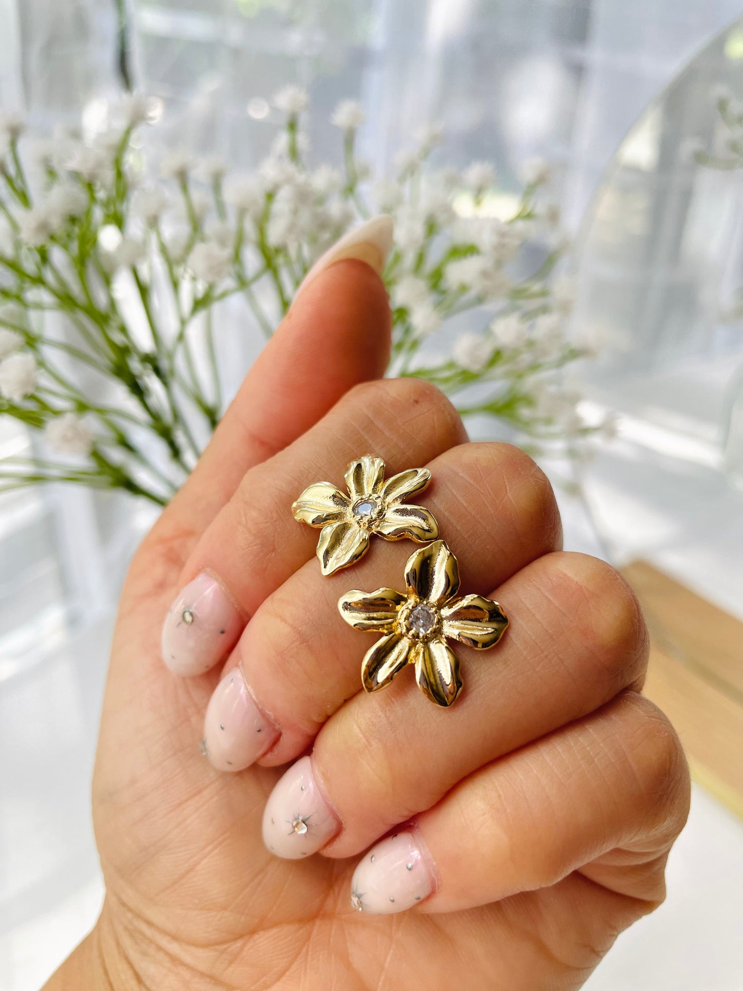 Aros lirio con circón