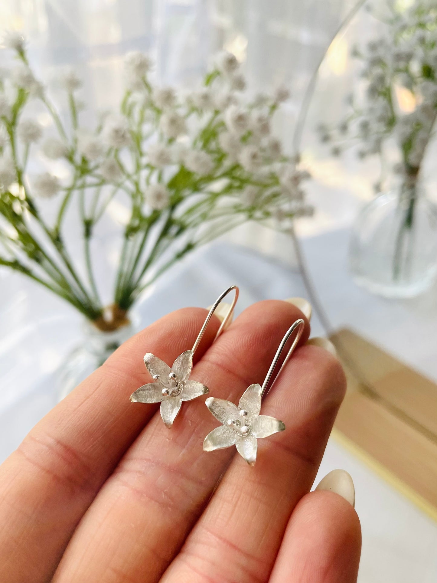 Aros largos flor con pistilos