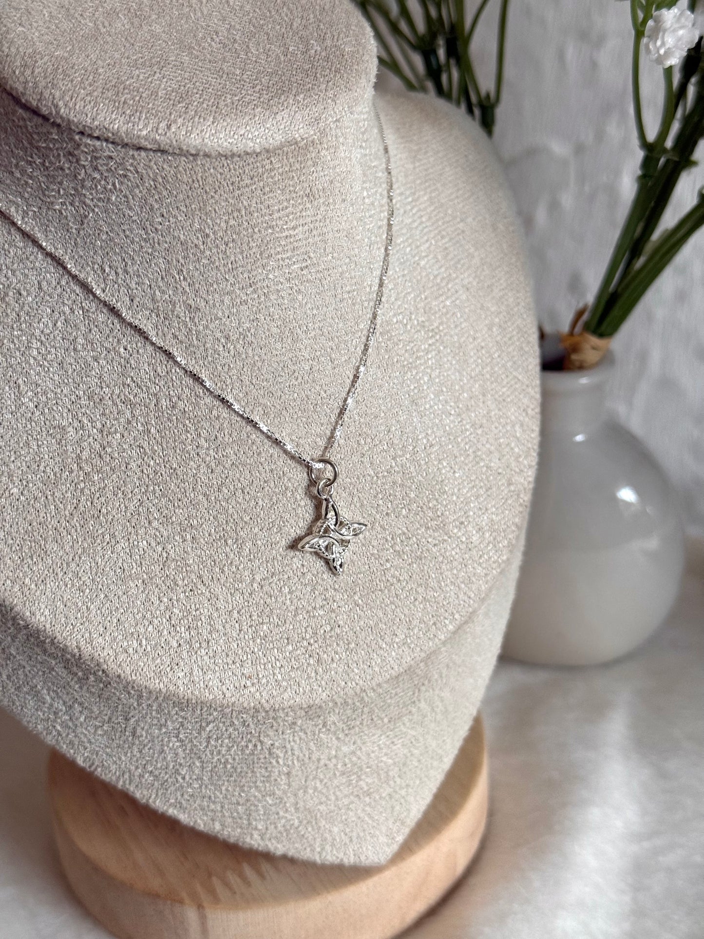 Collar nudo de bruja