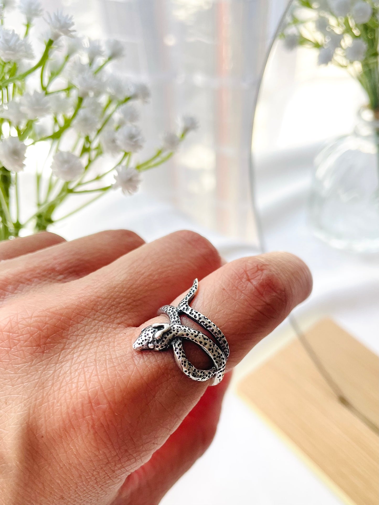 Anillo serpiente texturizada