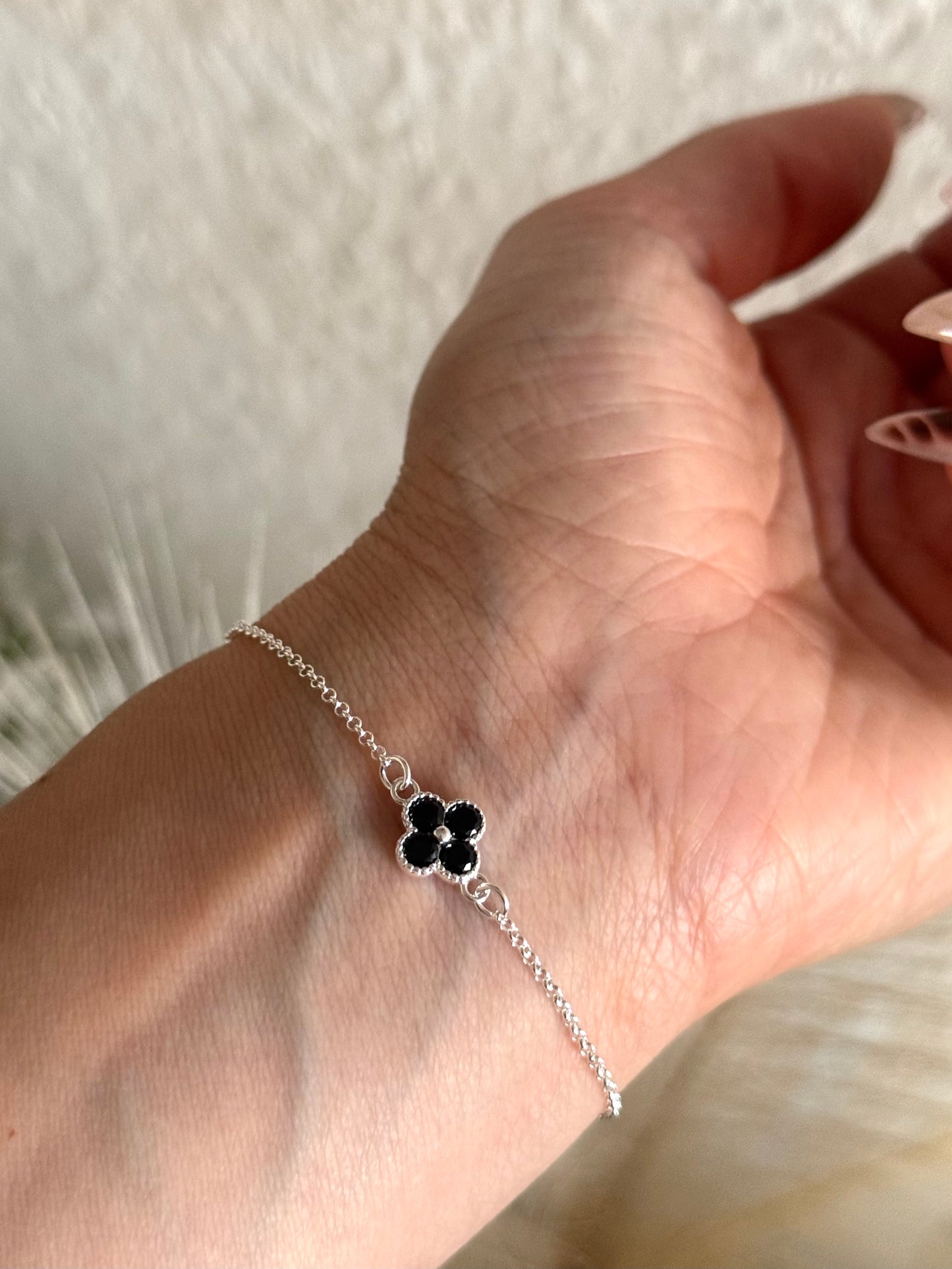 Pulsera trébol negro