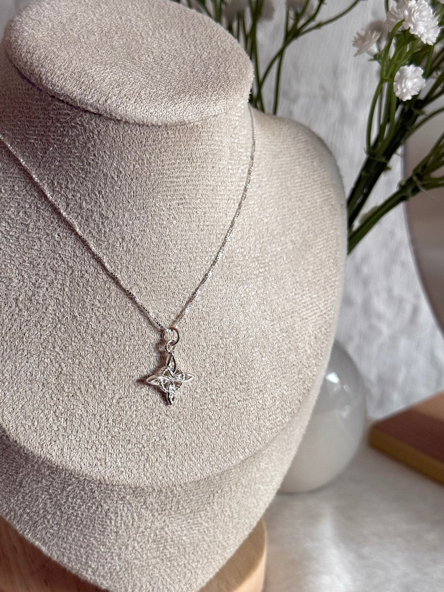 Collar nudo de bruja