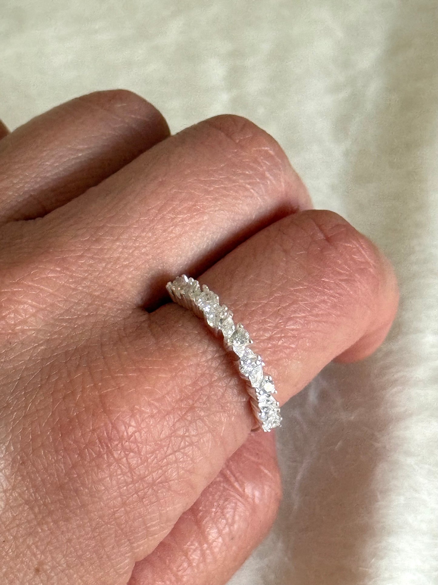 Anillo camino de circones