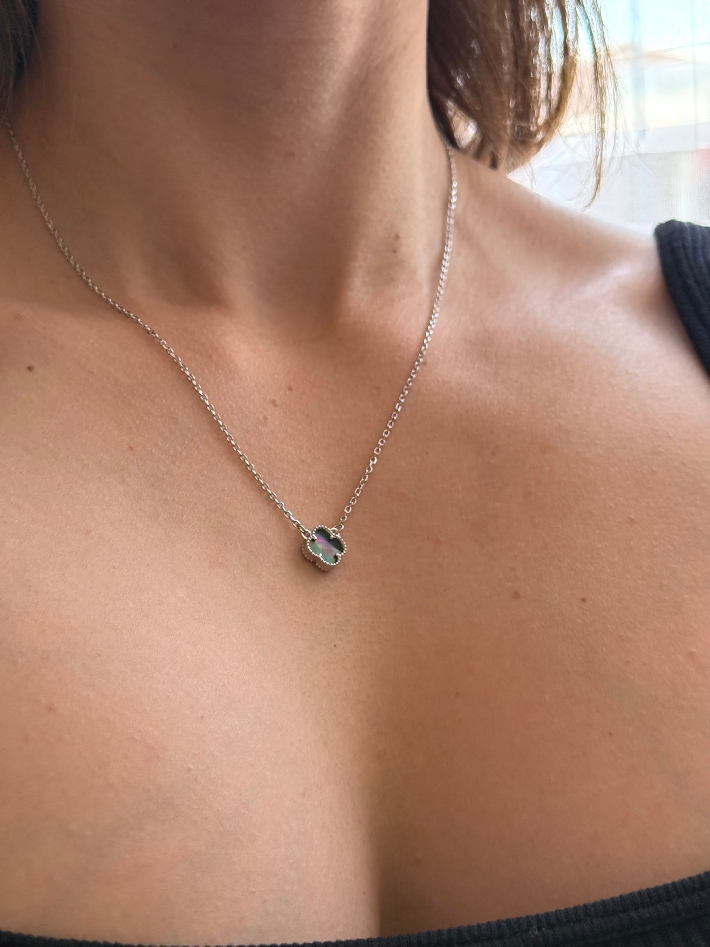 Collar trébol tornasol