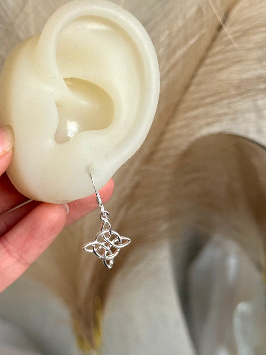 Aros nudo de bruja colgantes