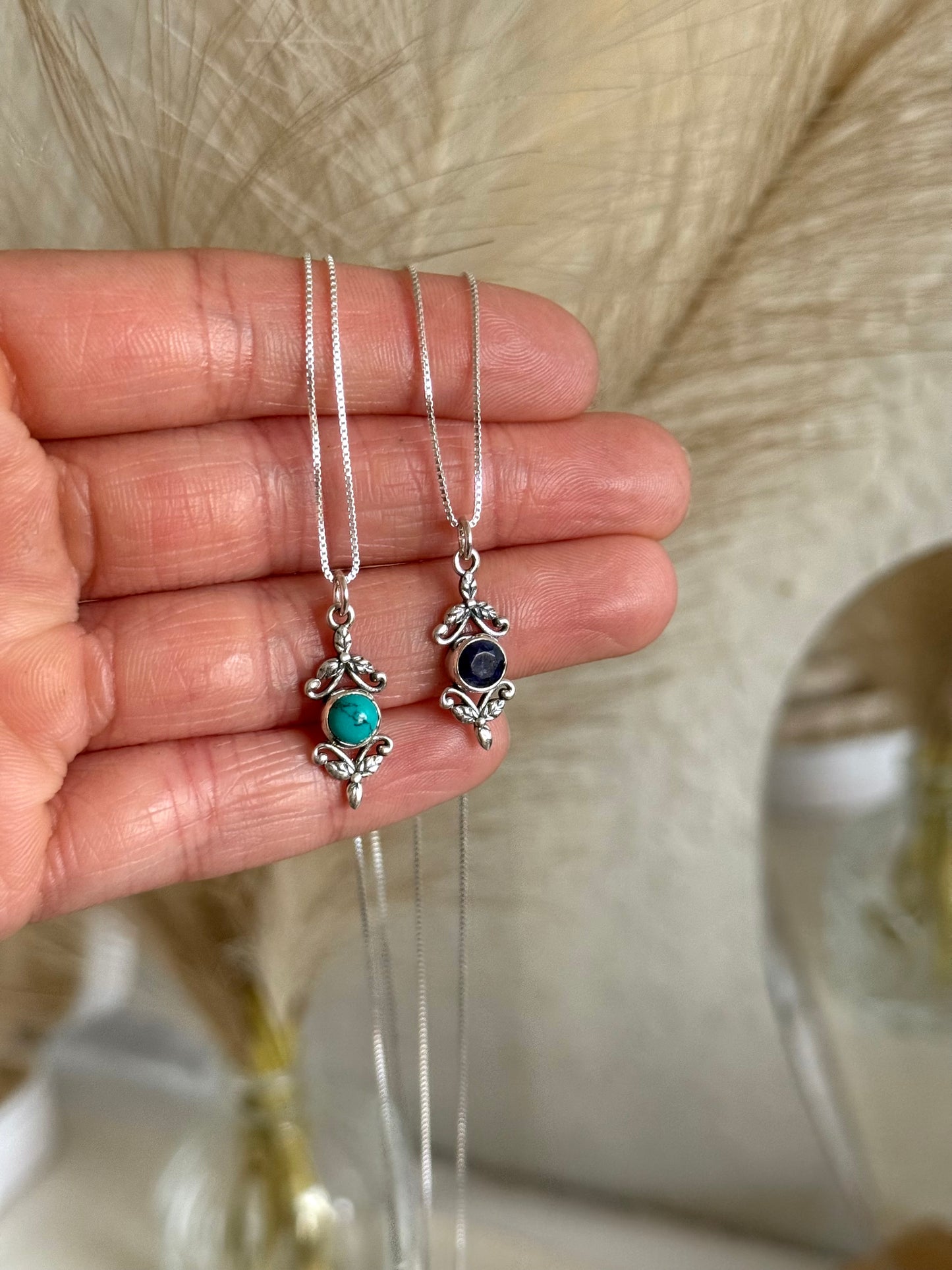 Collar hojas con piedra natural