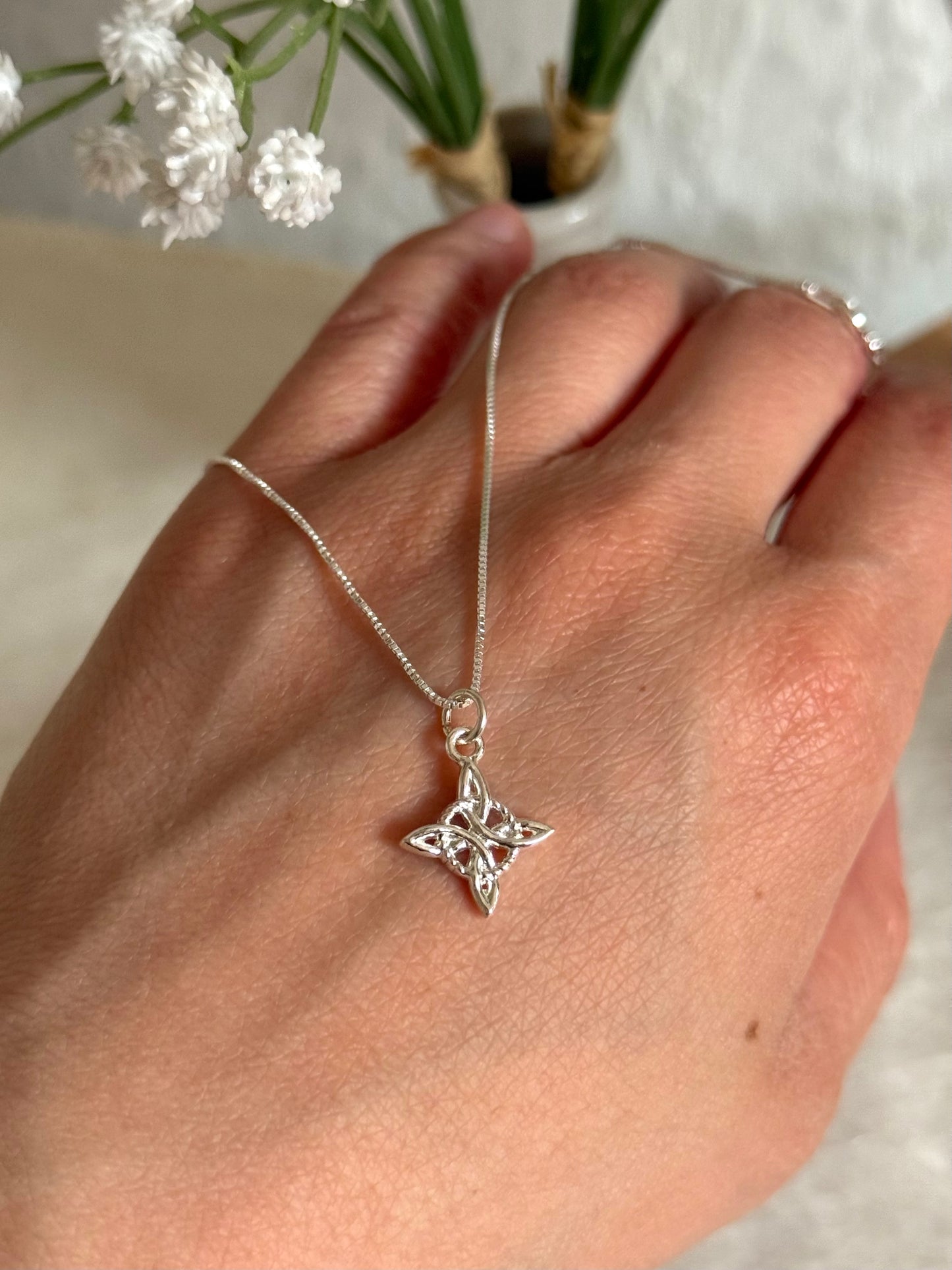 Collar nudo de bruja