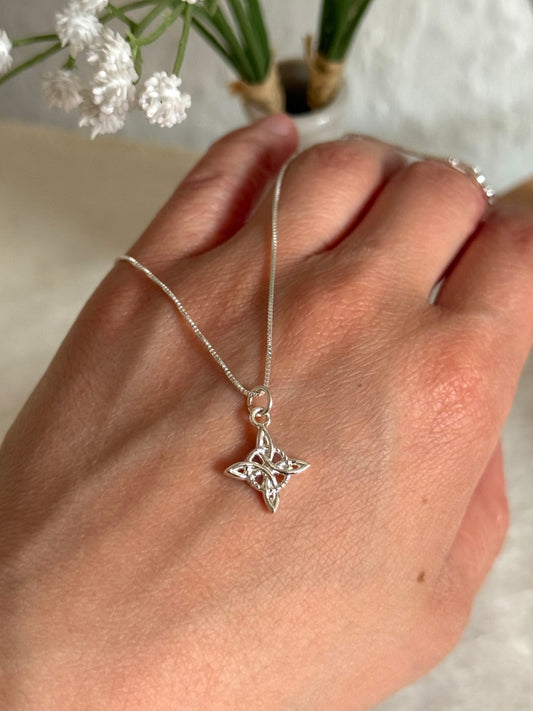 Collar nudo de bruja