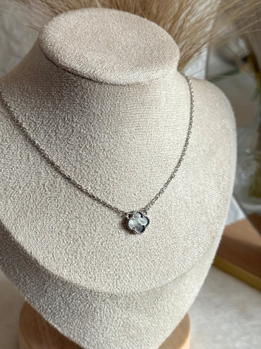 Collar trébol tornasol