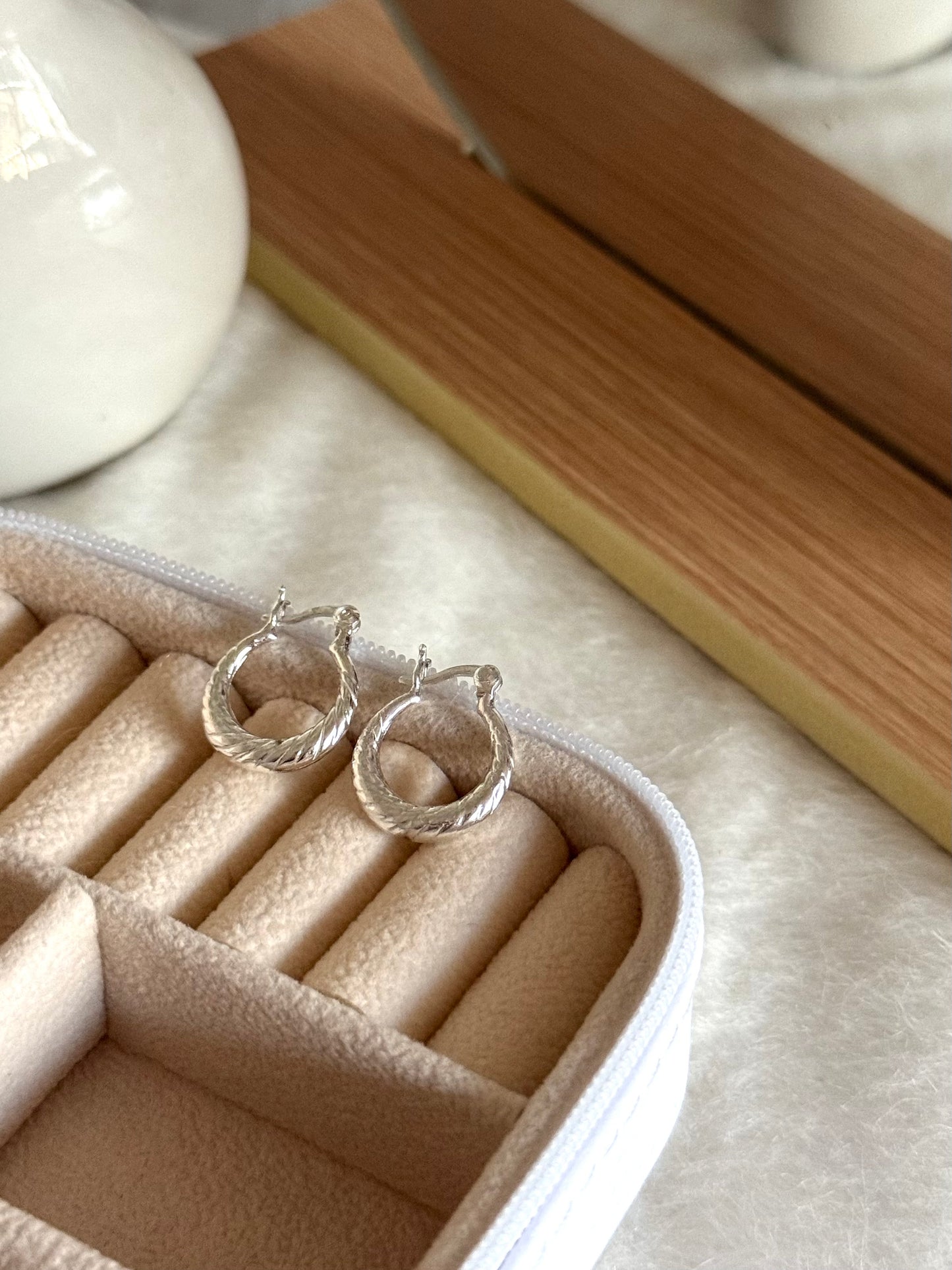 Argollas diseño líneas